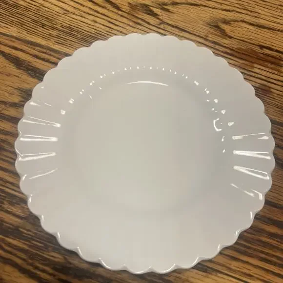 2 J & G Meakin England Classic White Pie Desert Plates RARE Scalloped EXCELLENT - Picture 3 of 5